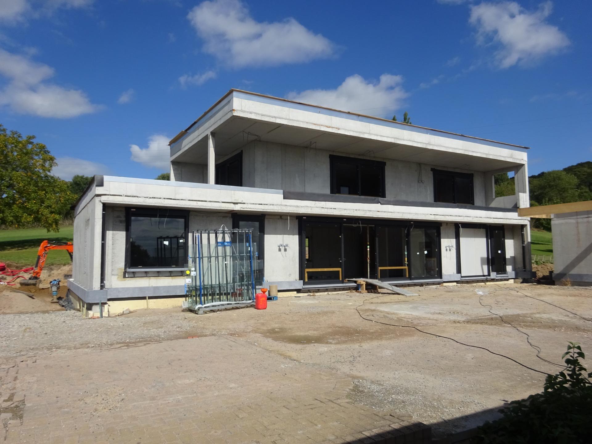 In aanbouw zijnde moderne villa te Ronse