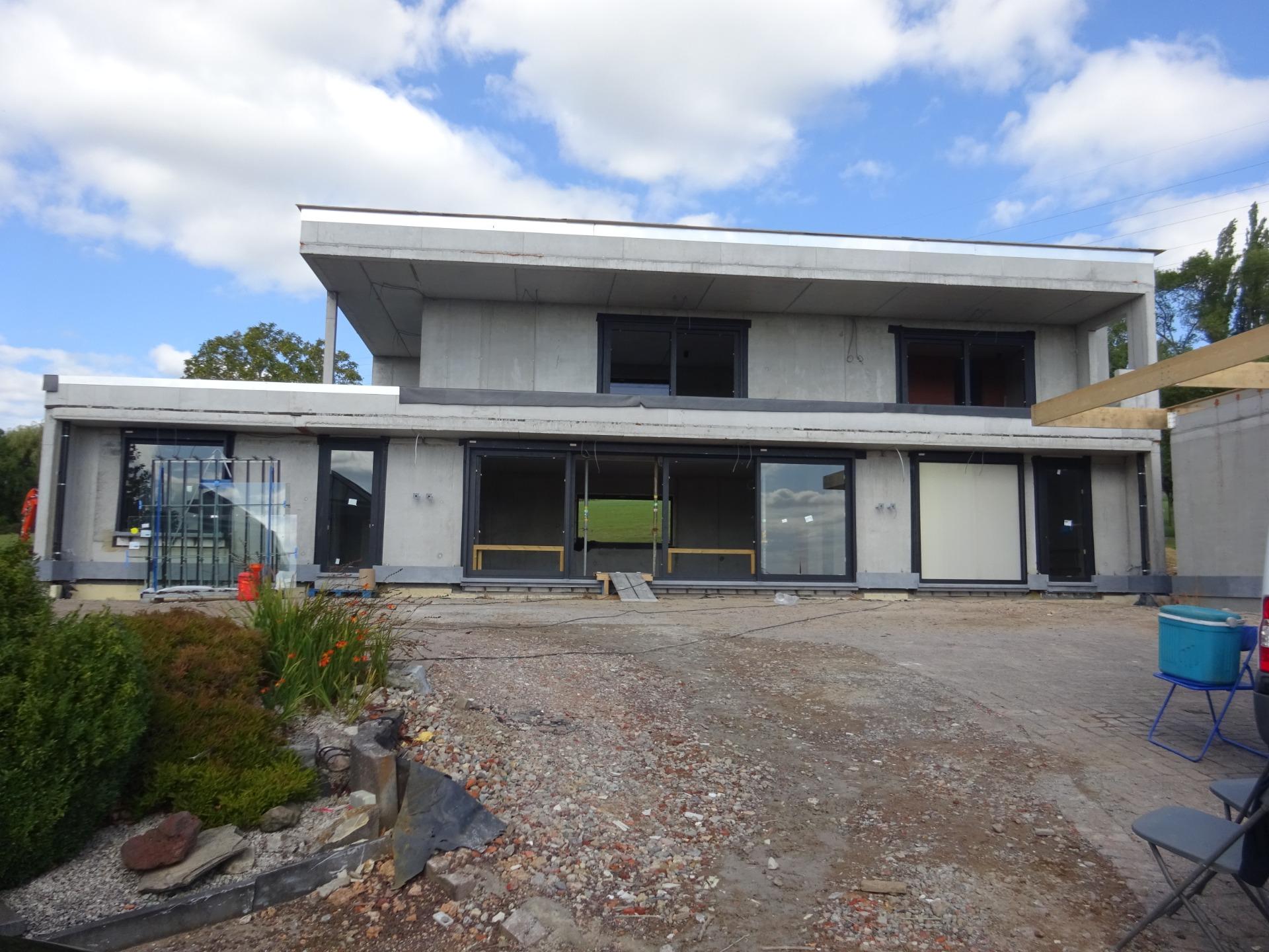 In aanbouw zijnde moderne villa te Ronse